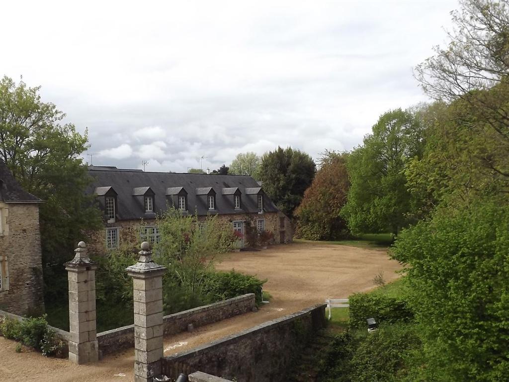Hotel Manoir de Rouessé Laval  Esterno foto