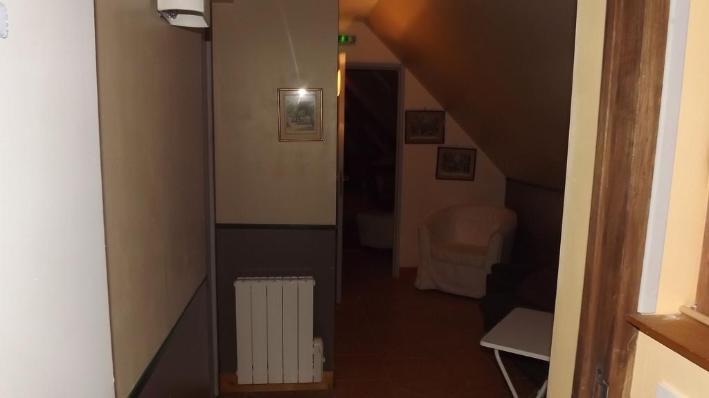 Hotel Manoir de Rouessé Laval  Esterno foto