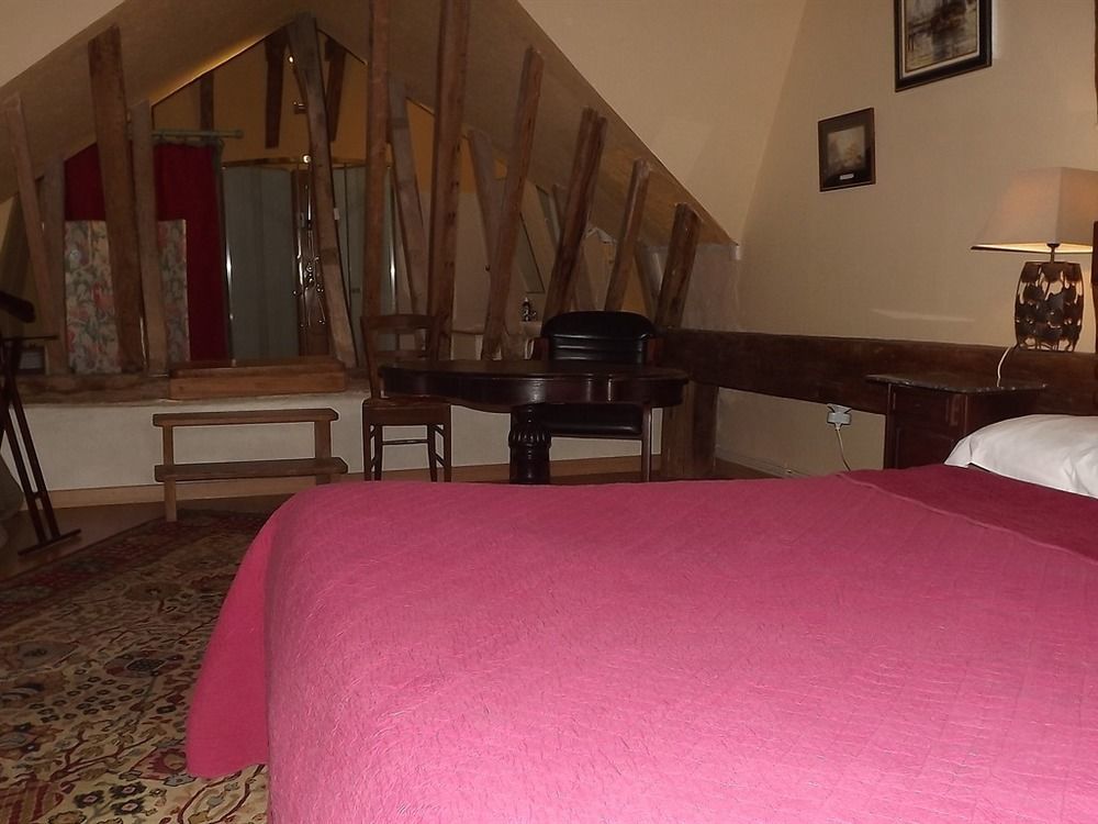 Hotel Manoir de Rouessé Laval  Esterno foto